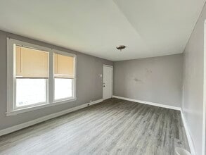 5617 Janet Ave in Jennings, MO - Building Photo - Building Photo