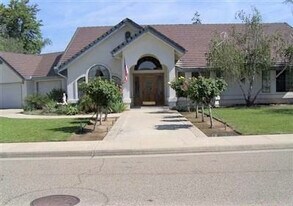 3714 W Woodside Ave in Visalia, CA - Building Photo
