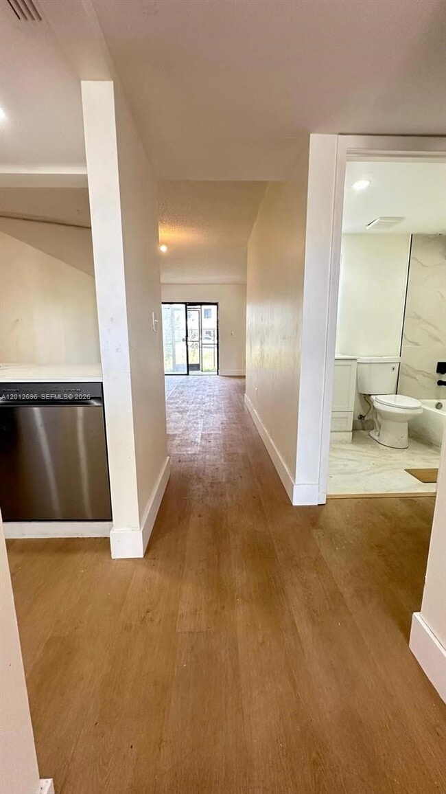 901 NE 209th Terrace in Miami, FL - Building Photo - Building Photo