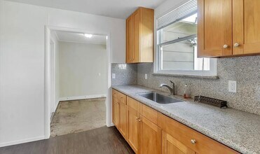 827 Chestnut St in Redwood City, CA - Building Photo - Building Photo