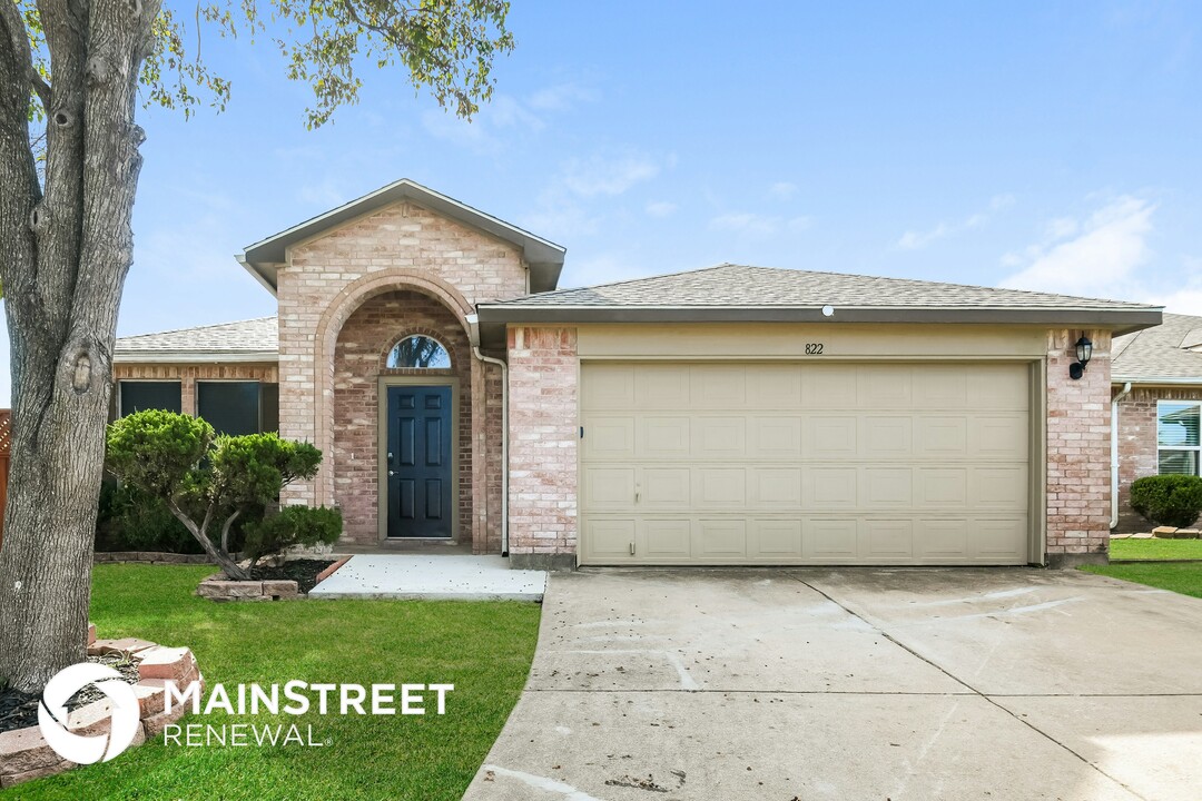822 Langford Dr in Arlington, TX - Building Photo