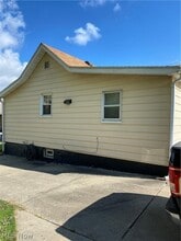 665 Devitt Ave in Campbell, OH - Building Photo - Building Photo