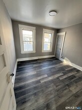 500 Carroll Ave in Bridgeport, CT - Foto de edificio - Building Photo