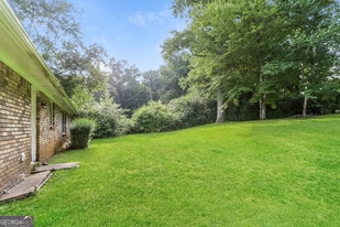 6199 Miranda Ct in Douglasville, GA - Building Photo