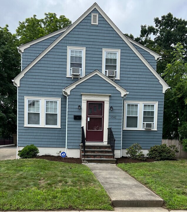 1082 Smith St, Unit Smith St FL 1 in Providence, RI - Building Photo