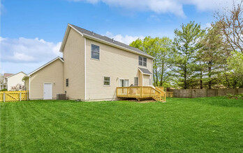 2406 133rd St in Urbandale, IA - Foto de edificio - Building Photo