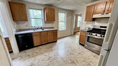 296 Highland Ave, Unit 3 in Somerville, MA - Building Photo - Building Photo