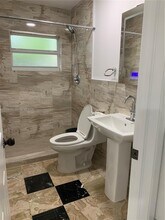 707 NE 15th St in Fort Lauderdale, FL - Foto de edificio - Building Photo