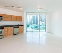 350 S Miami Ave, Unit 2314 in Miami, FL - Foto de edificio - Building Photo