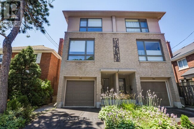 property at 32 Léonard Ave