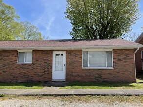 204 E 9th St, Unit B in Williamstown, WV - Building Photo - Building Photo