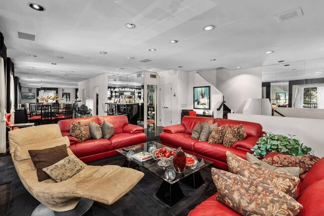 540 N W Knoll Dr in West Hollywood, CA - Building Photo - Building Photo