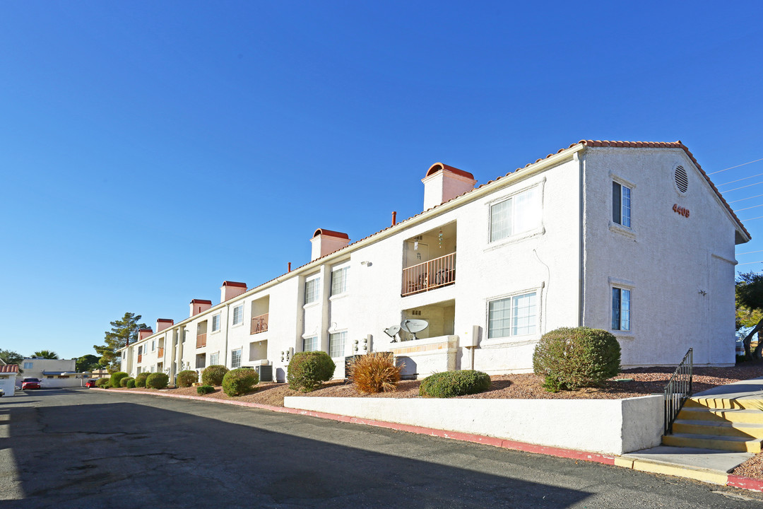 Sea Fox Apartments in Las Vegas, NV - Building Photo