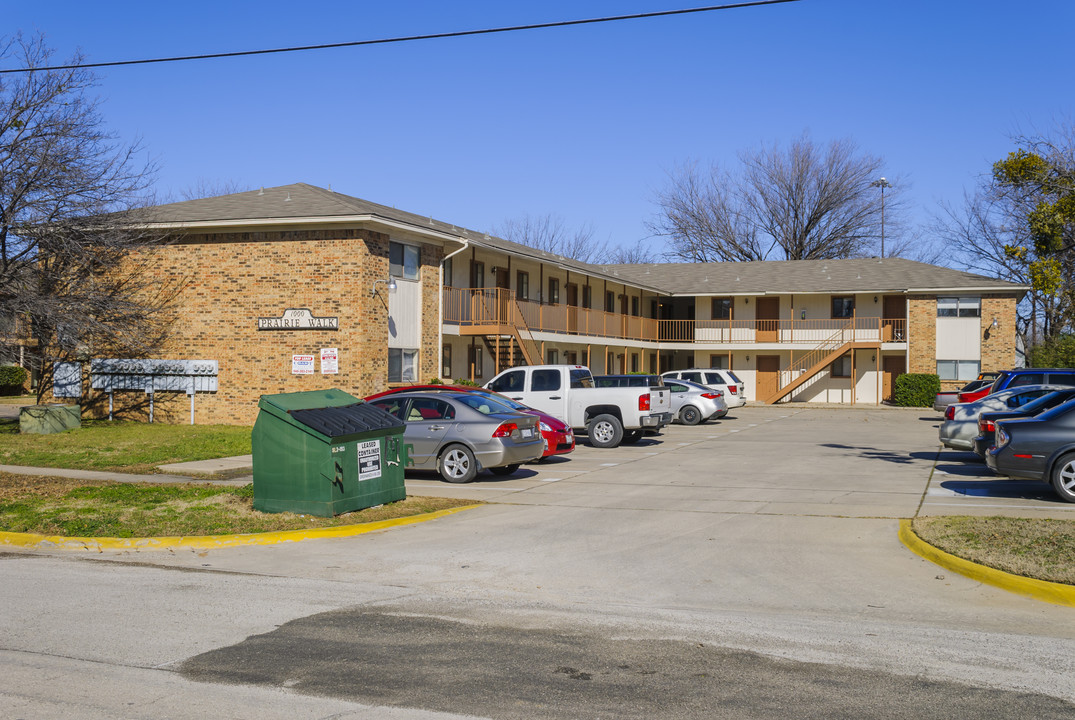 1000 W Prairie St in Denton, TX - Foto de edificio