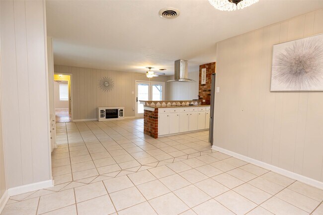 12514 Park Forest Dr