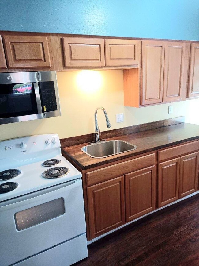 403 2nd St, Unit 2 in Jackson, MI - Foto de edificio - Building Photo