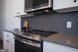 2940 W Thompson St in Philadelphia, PA - Building Photo - Building Photo