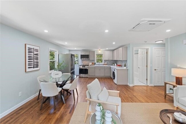 7 Laneway Ct in Narragansett, RI - Building Photo - Building Photo