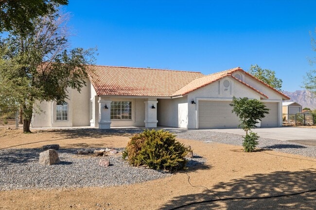 property at 1601 W Iguana St