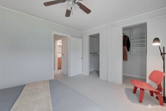 8147 9th Ave SW in Seattle, WA - Foto de edificio - Building Photo