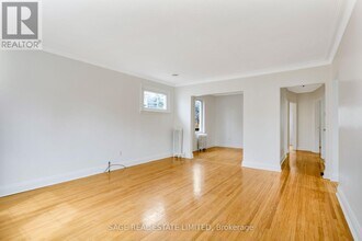 71 Royalavon Crescent in Toronto, ON - Building Photo - Building Photo