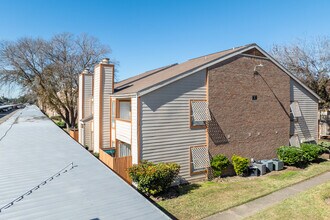 Forum Park Townhomes in Houston, TX - Building Photo - Building Photo