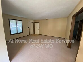 513 E Latoka Ct in Springfield, MO - Building Photo - Building Photo