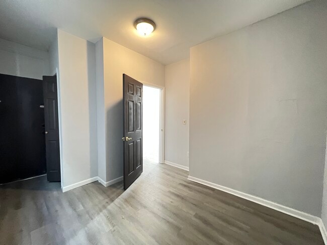 81 Brookdale Ave, Unit 5 in Newark, NJ - Building Photo - Building Photo