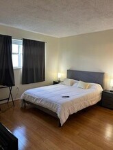 8350 Sunrise Lakes Blvd in Sunrise, FL - Building Photo - Building Photo