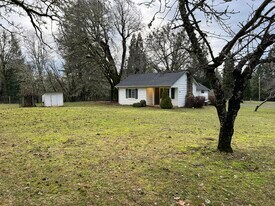 1804 Southside Rd in Grants Pass, OR - Building Photo