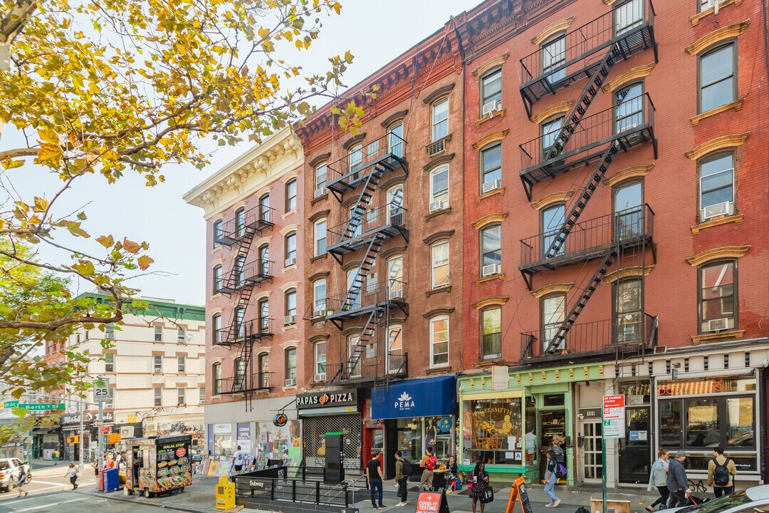 187 Bedford Ave in Brooklyn, NY - Foto de edificio