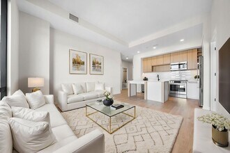 255 W Falls Station Blvd in Falls Church, VA - Foto de edificio - Building Photo