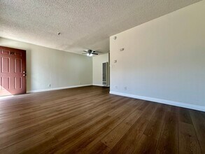 11982 Truro Ave in Hawthorne, CA - Foto de edificio - Interior Photo