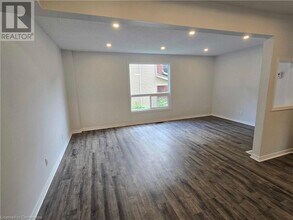 24 Bond St in Brantford, ON - Building Photo - Building Photo