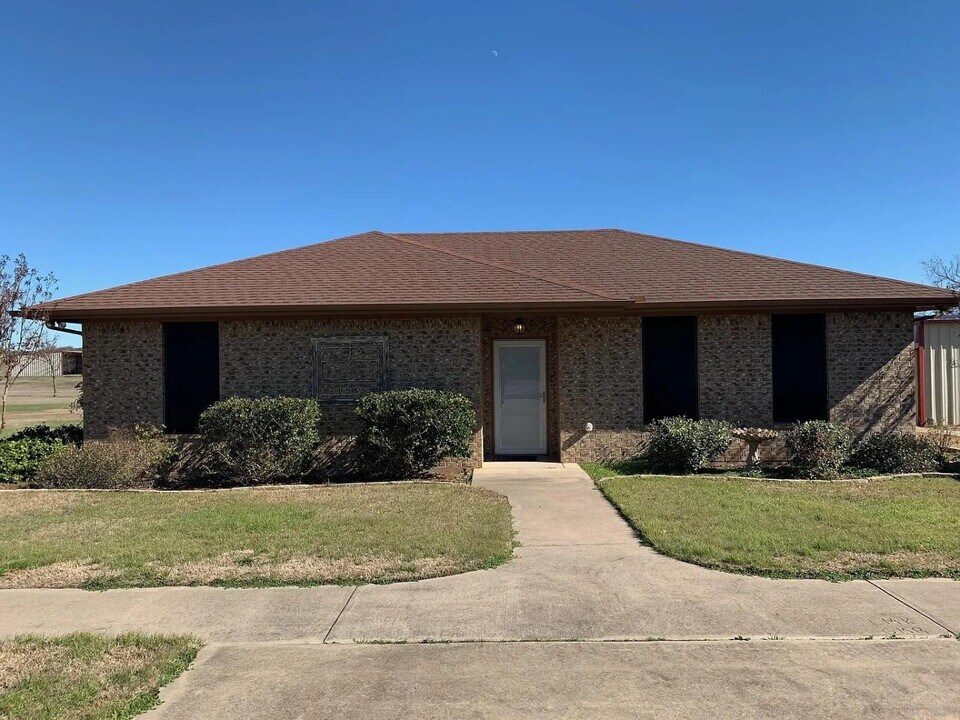 1885 N Bend Rd in Weatherford, TX - Foto de edificio