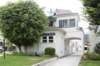 224 S Tower Dr in Beverly Hills, CA - Building Photo - Building Photo