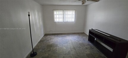 300 NE 12th Ave in Hallandale Beach, FL - Building Photo - Building Photo