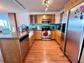 600 NE 36th St, Unit 309 in Miami, FL - Building Photo