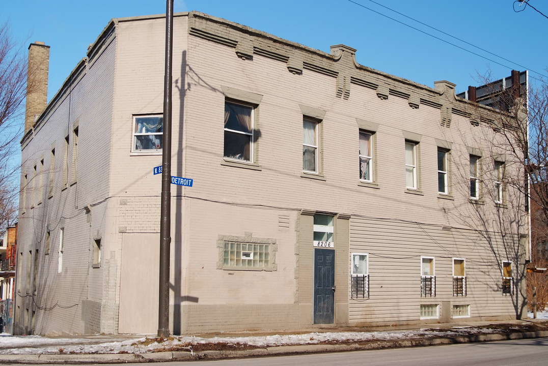 8206 Detroit Ave in Cleveland, OH - Building Photo