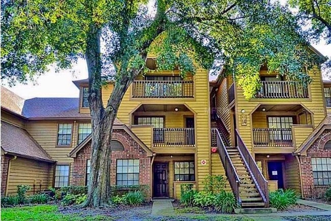 390 Woodside Dr in Altamonte Springs, FL - Building Photo - Building Photo