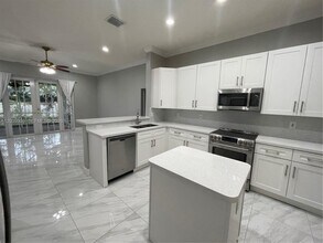 5263 SW 34th Way in Fort Lauderdale, FL - Foto de edificio - Building Photo