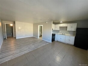 1590 Clinton St, Unit 101 in Aurora, CO - Foto de edificio - Building Photo