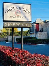 Greenbrier Apartments in San Antonio, TX - Building Photo - Building Photo