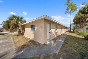 5537-5539 Tenth Ave in Ft. Myers, FL - Building Photo