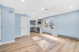 18 Monadnock Ave-Unit -2 in Taunton, MA - Building Photo - Building Photo