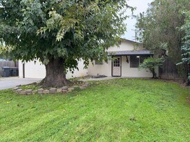 1318 Chestnut Ln in Davis, CA - Building Photo