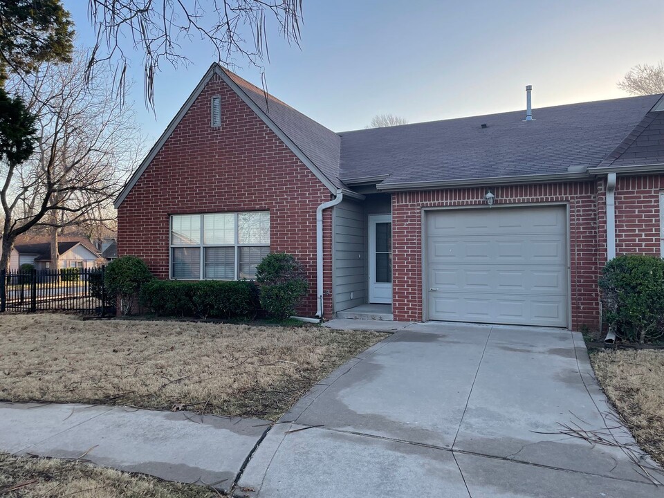329 N Date Ave in Broken Arrow, OK - Building Photo