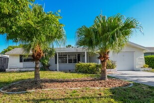 7211 Moravian Dr in Port Richey, FL - Building Photo