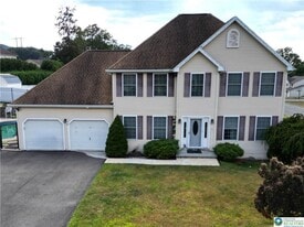 114 Kestrel Rd in Mountain Top, PA - Building Photo