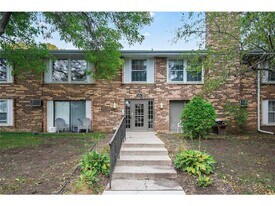 831 Old Settlers Trail in Hopkins, MN - Building Photo